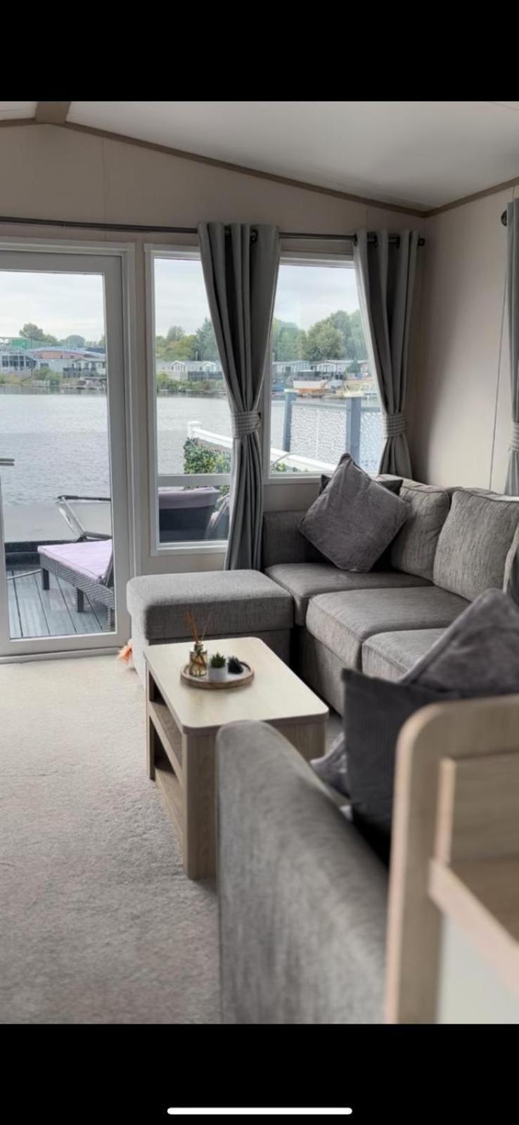 Lakeside Holiday Home With Hot Tub Tattershall Luaran gambar