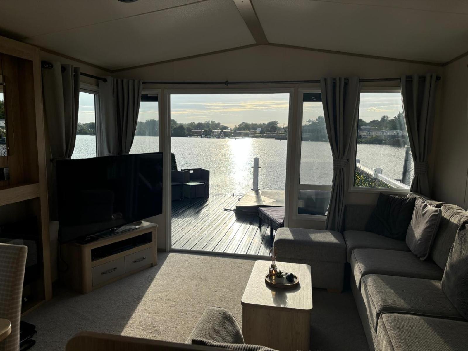Lakeside Holiday Home With Hot Tub Tattershall Luaran gambar