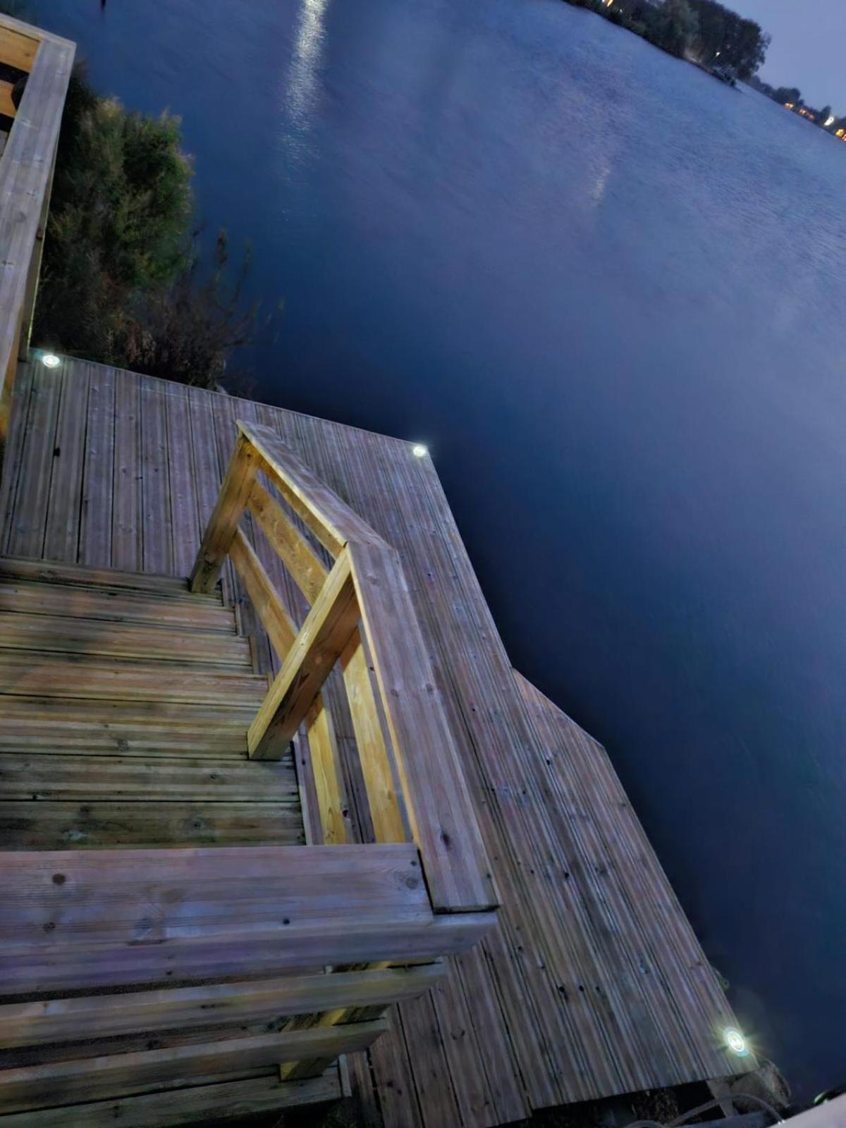 Lakeside Holiday Home With Hot Tub Tattershall Luaran gambar