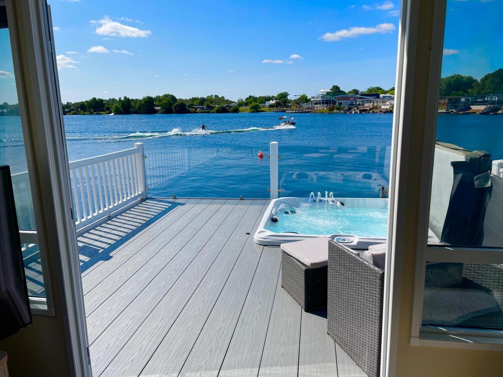 Lakeside Holiday Home With Hot Tub Tattershall Luaran gambar