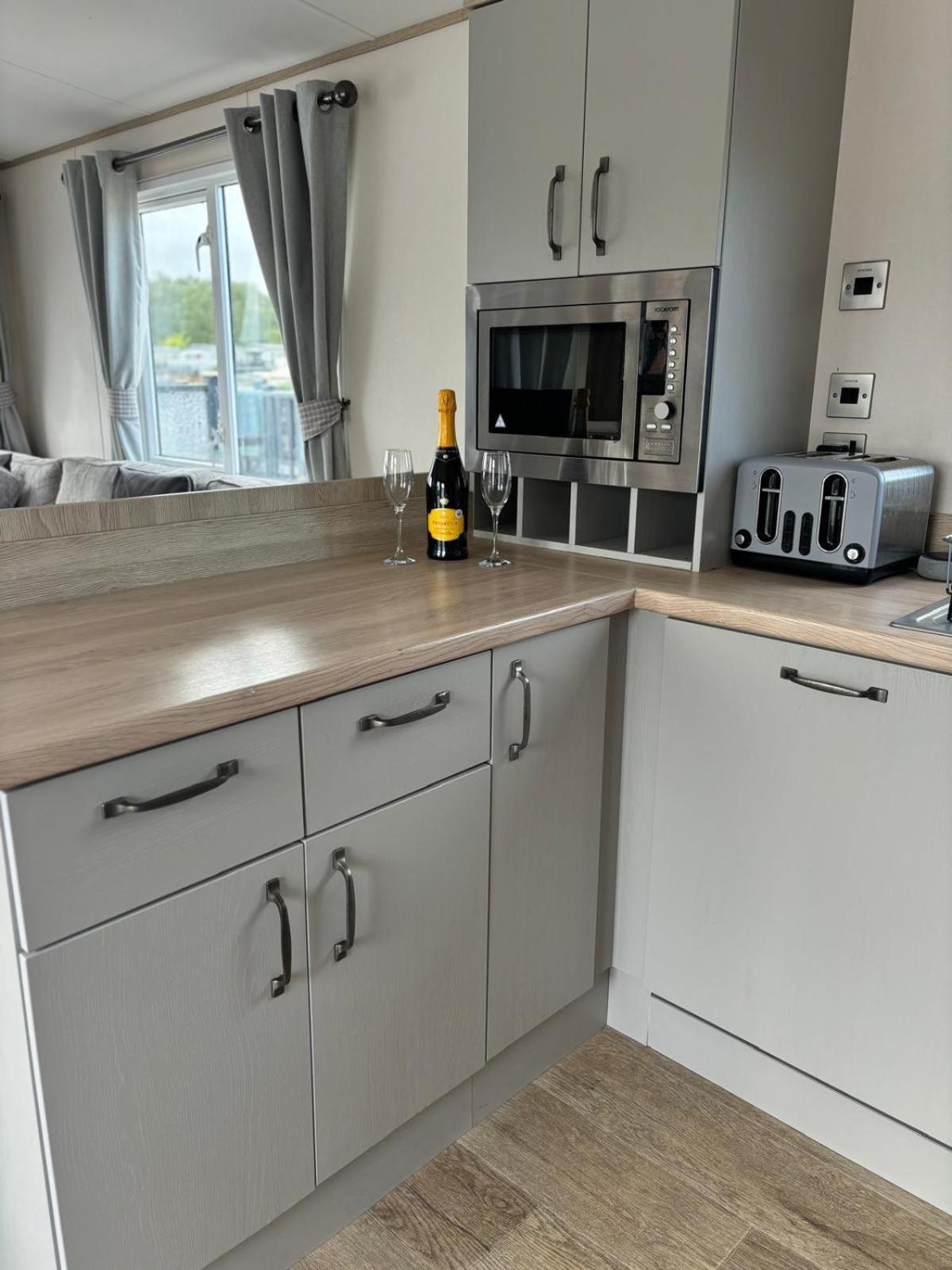 Lakeside Holiday Home With Hot Tub Tattershall Luaran gambar