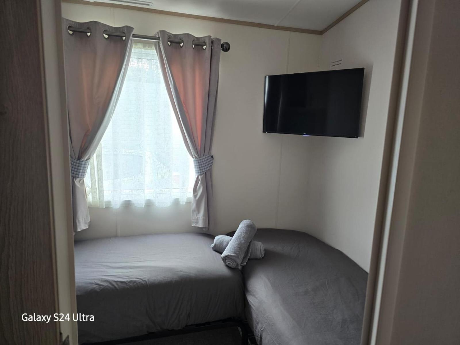 Lakeside Holiday Home With Hot Tub Tattershall Luaran gambar
