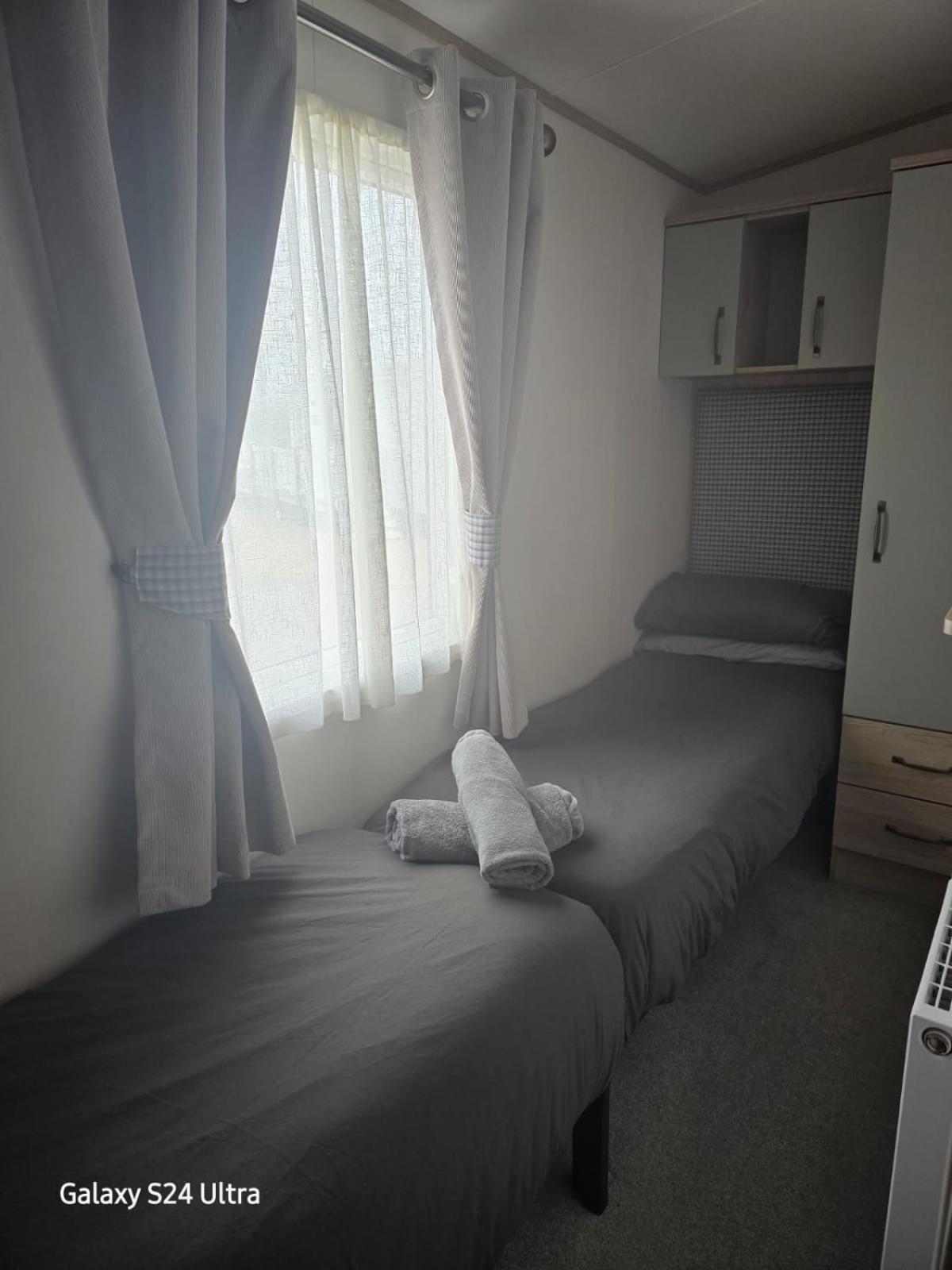 Lakeside Holiday Home With Hot Tub Tattershall Luaran gambar