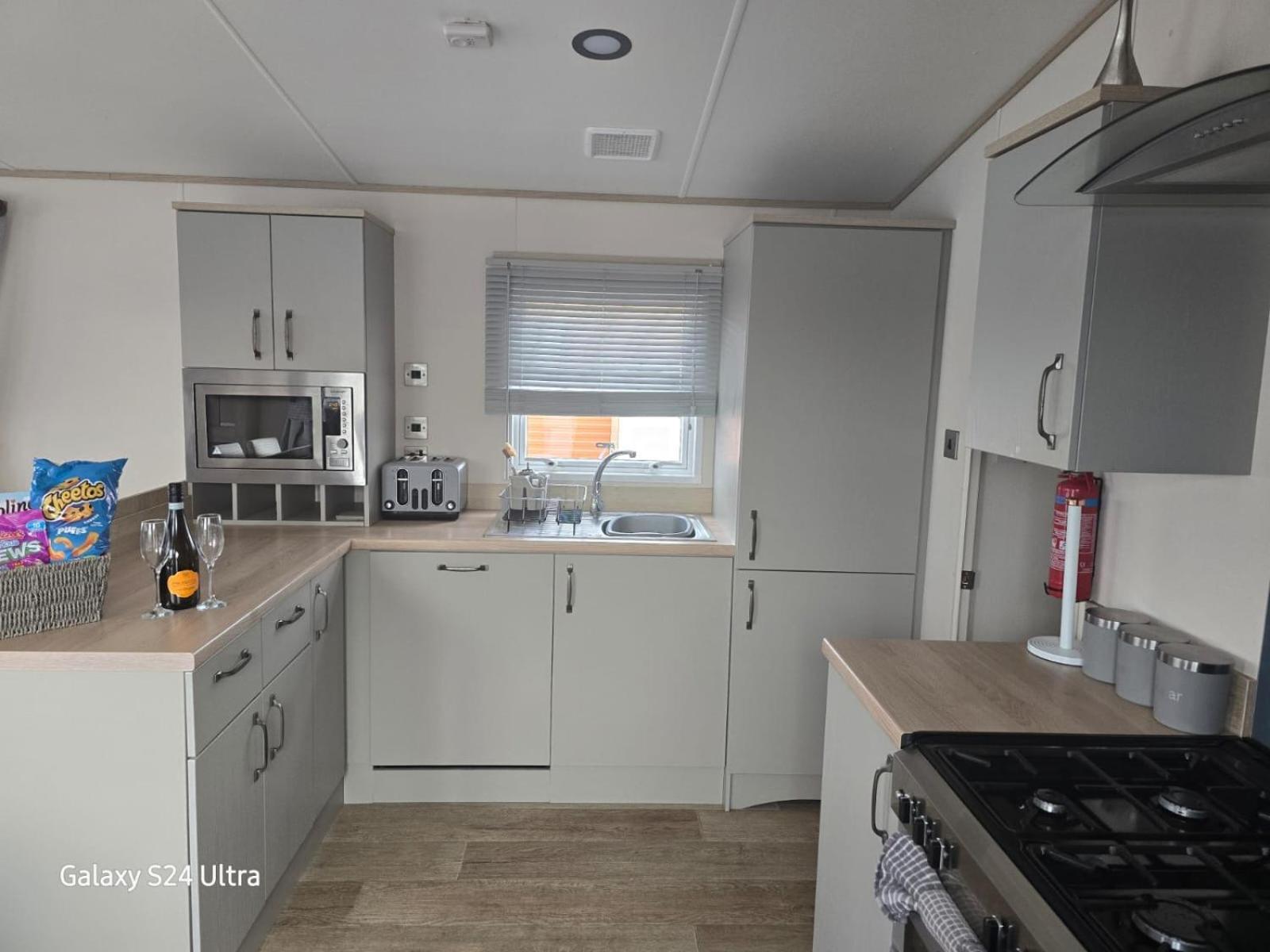 Lakeside Holiday Home With Hot Tub Tattershall Luaran gambar