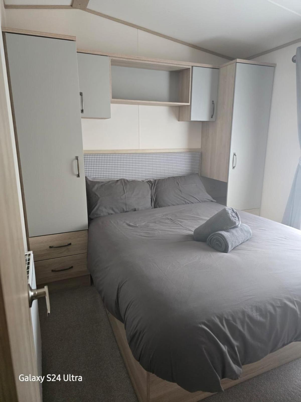 Lakeside Holiday Home With Hot Tub Tattershall Luaran gambar