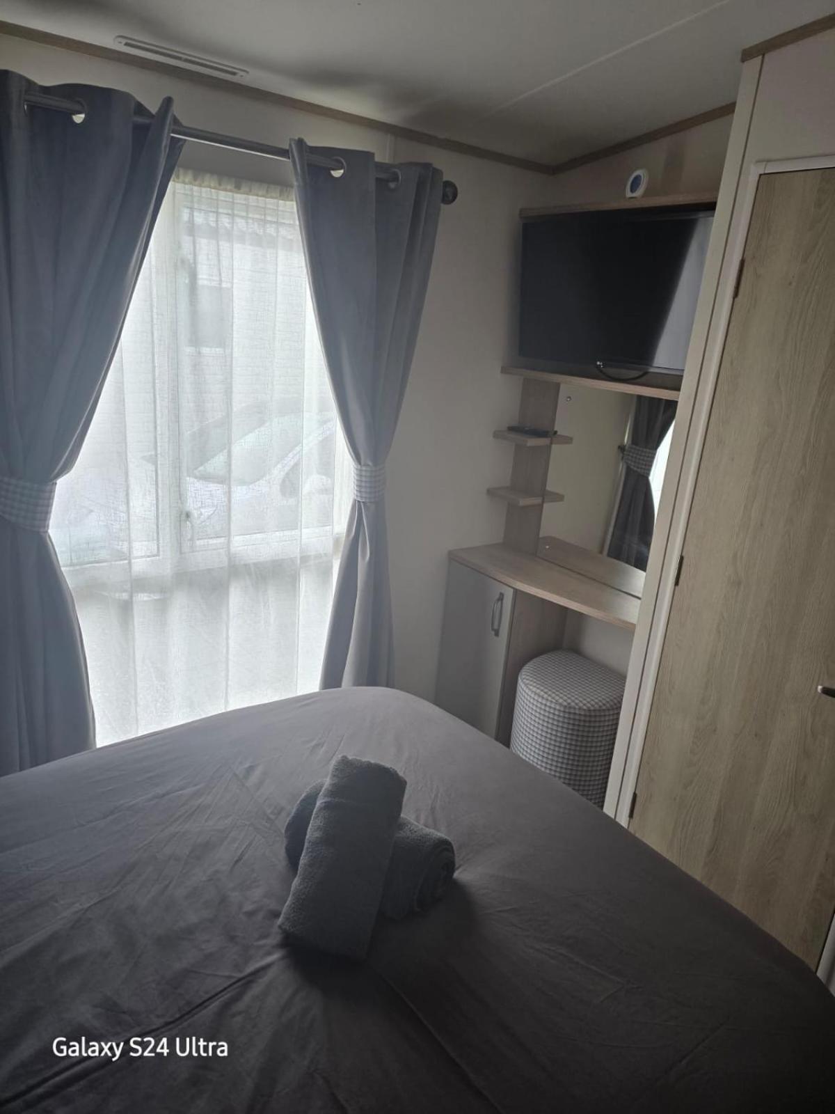 Lakeside Holiday Home With Hot Tub Tattershall Luaran gambar