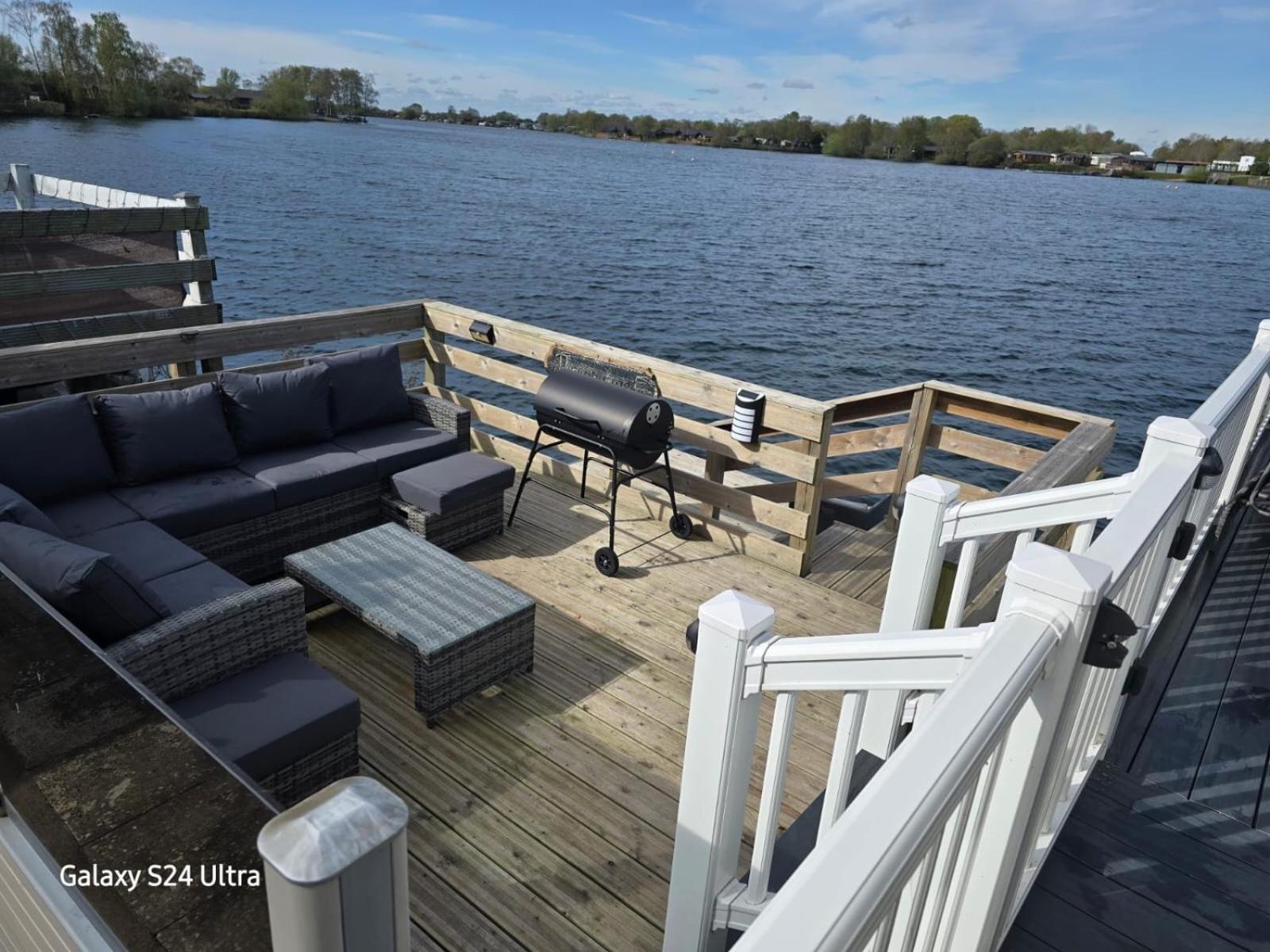 Lakeside Holiday Home With Hot Tub Tattershall Luaran gambar