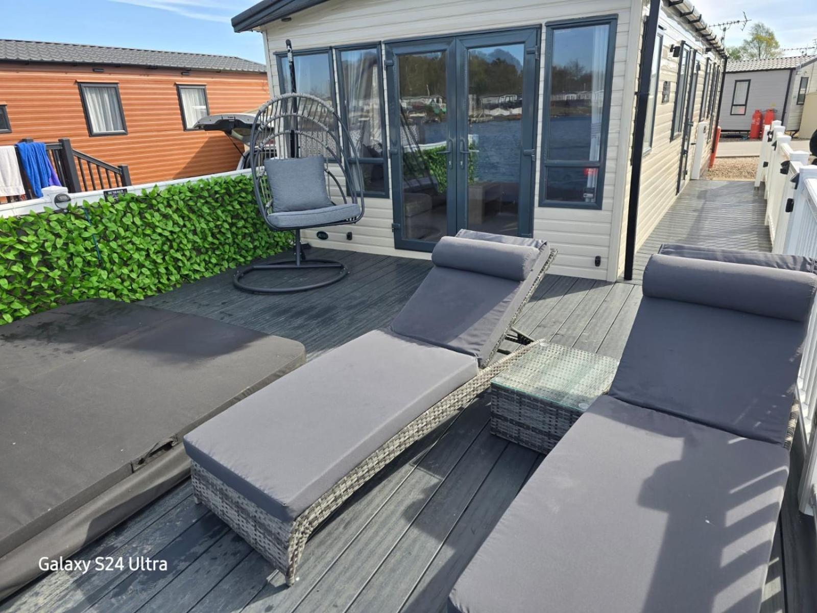 Lakeside Holiday Home With Hot Tub Tattershall Luaran gambar